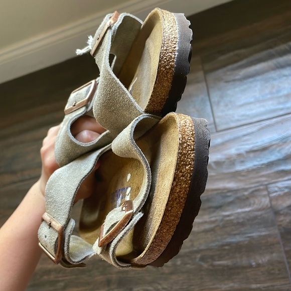 NWT BIRKENSTOCK Suede Soft Footbed Arizona Sandals! - Picture 8 of 12